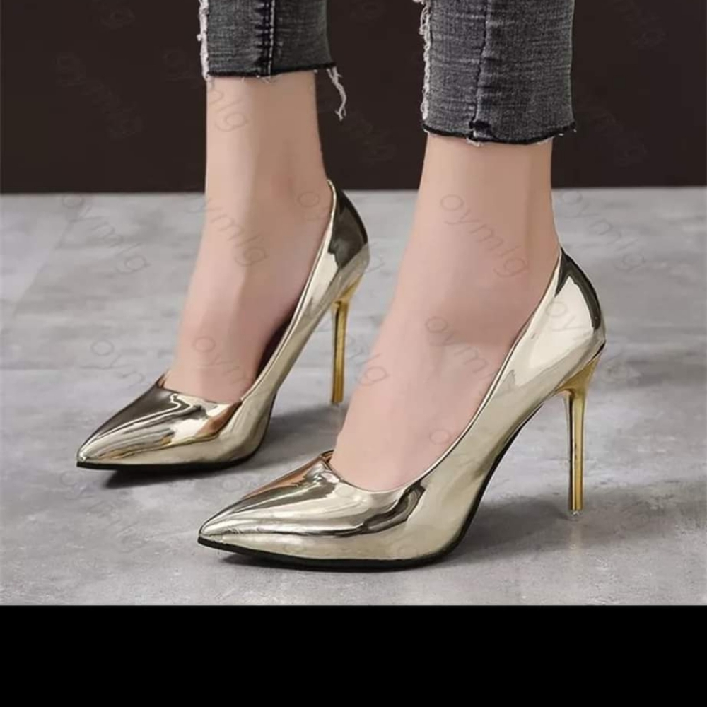 Gold Wenfuni High Heels Size 9 Like New